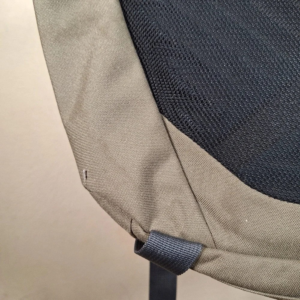 Osprey Metron 18 Sling Bag Laptop Messenger Cargo Rain Cover STAIN Read